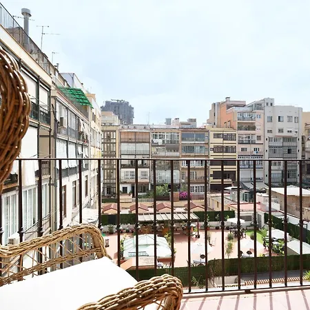En Casa De Girona 17 *