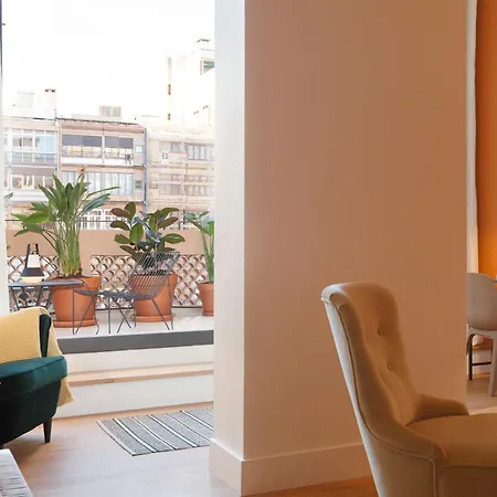 En Casa De Girona 17 *